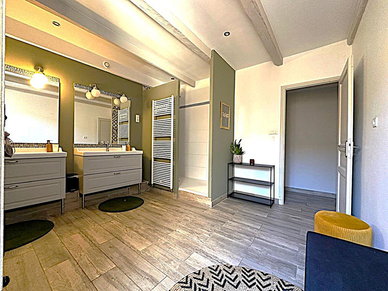 Maison - 215 m² - 6 pièces