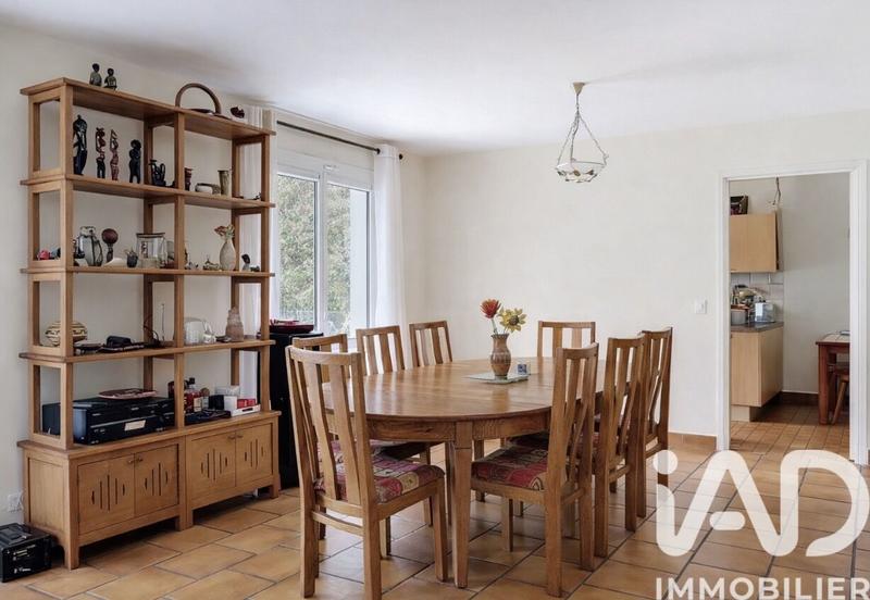 Maison - 241 m² - 9 pièces