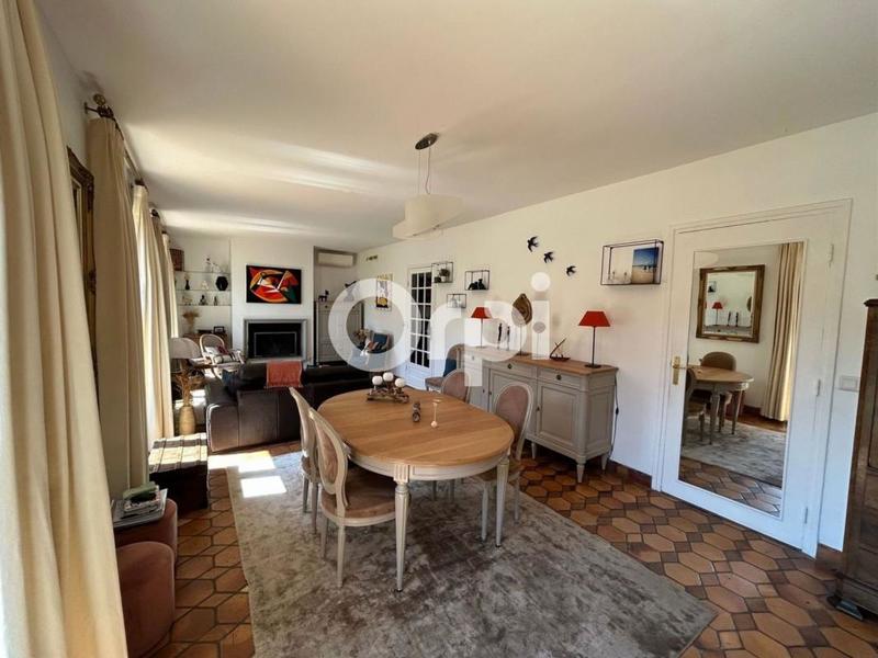 Maison - 210 m² - 6 pièces