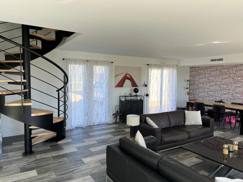 Maison - 179 m² - 6 pièces