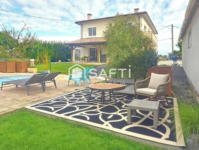 Maison - 211 m² - 7 pièces