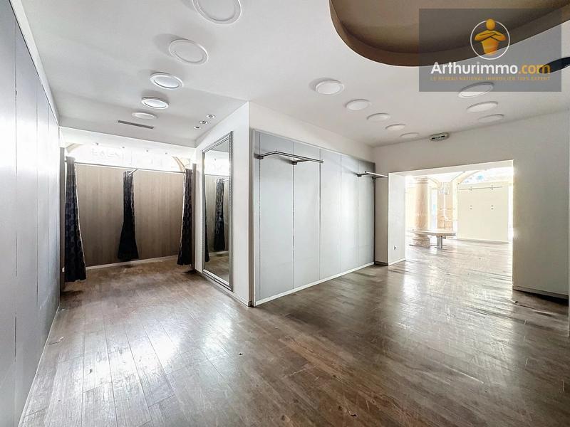 Magasins - 150 m² - 1 pièce