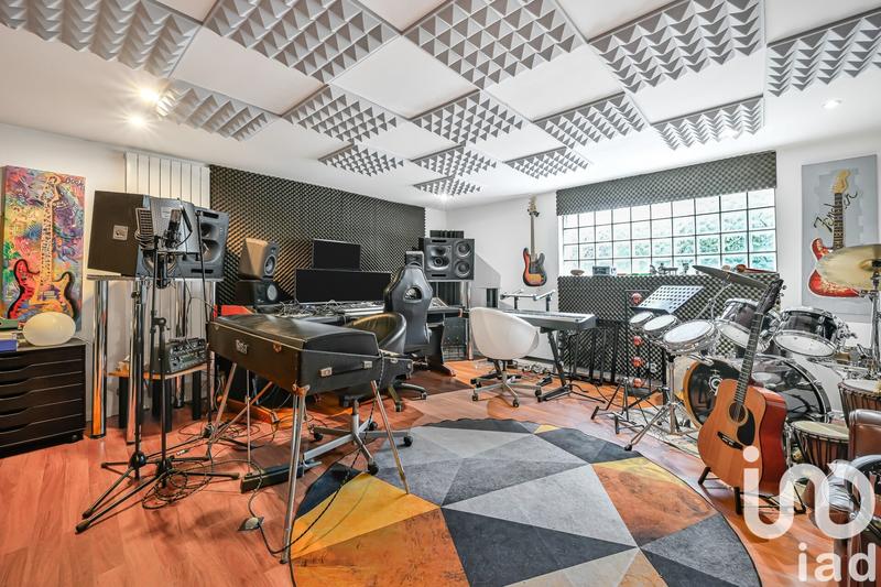 Maison - 240 m² - 11 pièces