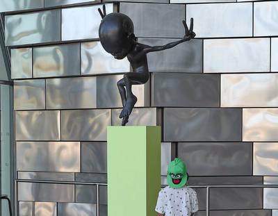 La petite visite : la tête dans les étoiles / Luma Arles