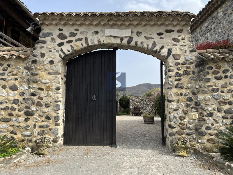 Maison - 450 m² - 11 pièces