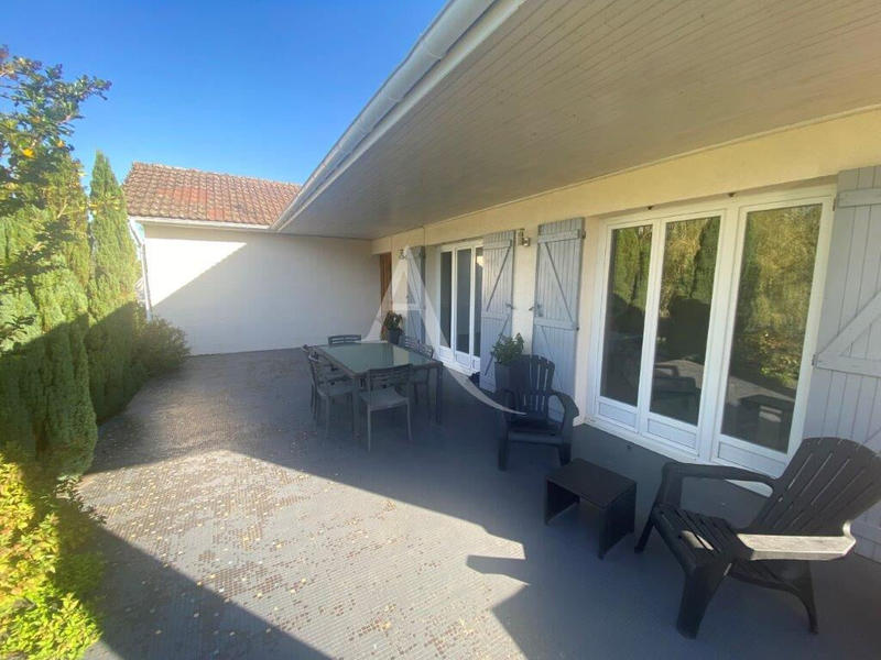 Maison - 223 m² - 8 pièces