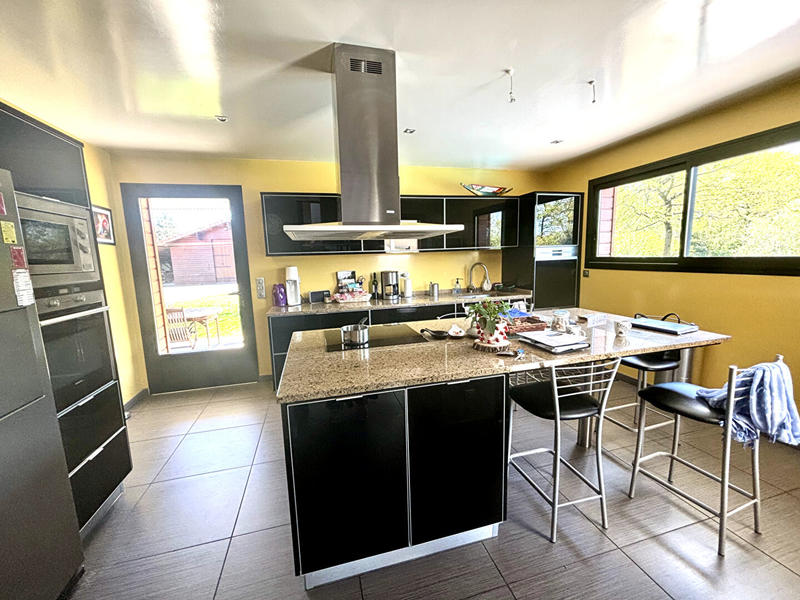 Maison - 250 m² - 5 pièces