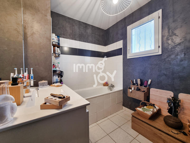 Maison - 83 m² - 4 pièces