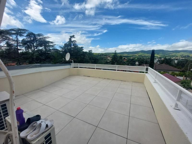 Maison - 240 m² - 9 pièces