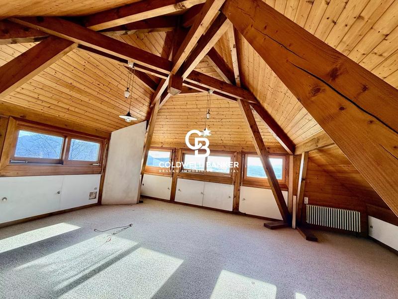 Maison - 250 m² - 7 pièces