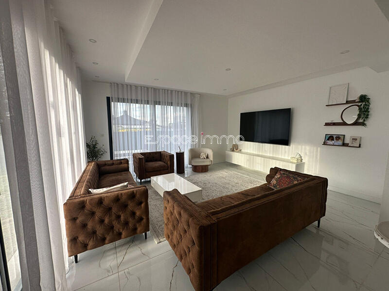 Maison - 152 m² - 5 pièces