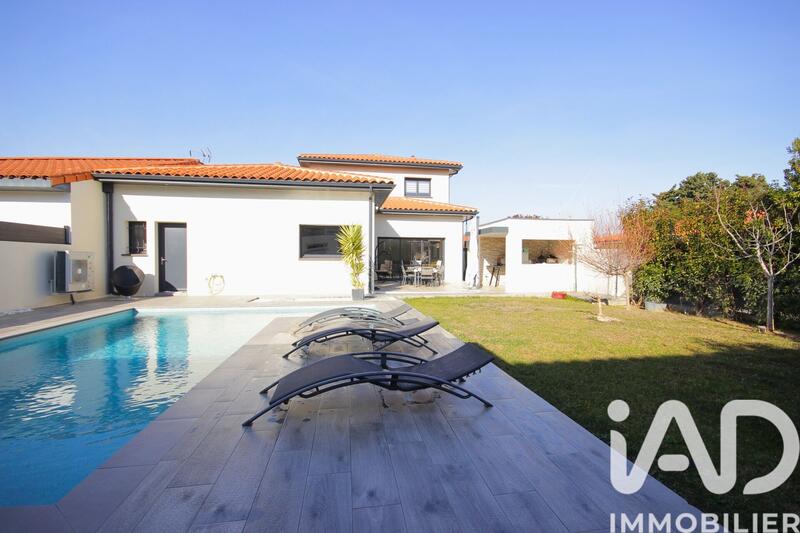 Maison - 180 m² - 7 pièces