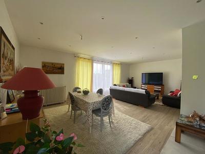 Maison - 230 m² - 6 pièces