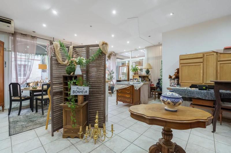 Maison - 210 m² - 7 pièces