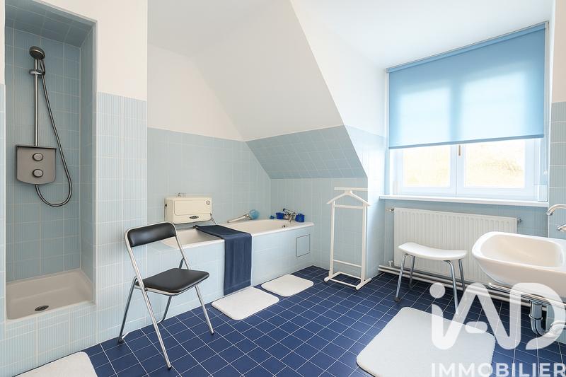 Maison - 468 m² - 12 pièces