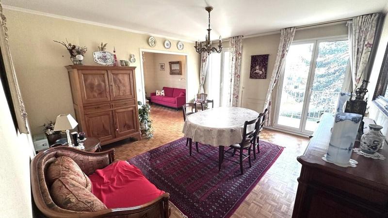 Appartement - 93 m² - 4 pièces