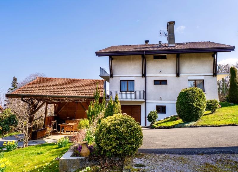 Maison - 241 m² - 9 pièces