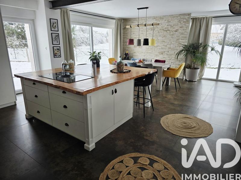 Maison - 235 m² - 7 pièces