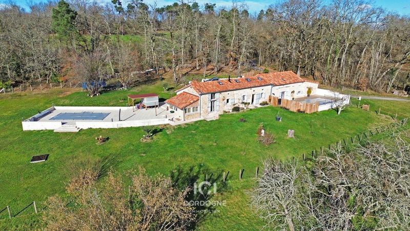 Maison - 263 m² - 8 pièces