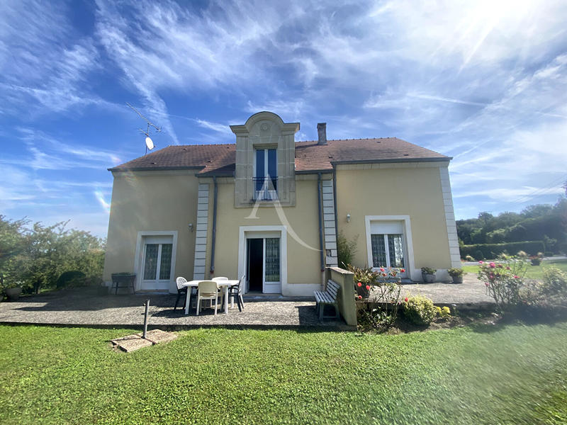 Maison - 214 m² - 8 pièces