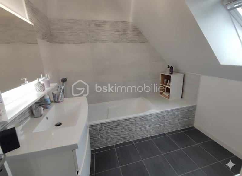 Maison - 96 m² - 5 pièces