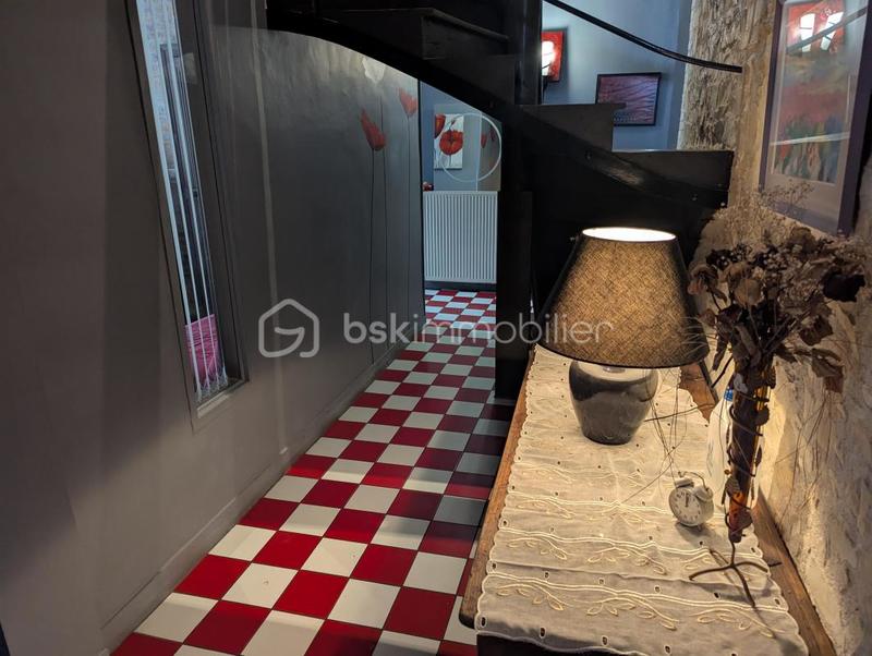 Maison - 202 m² - 7 pièces