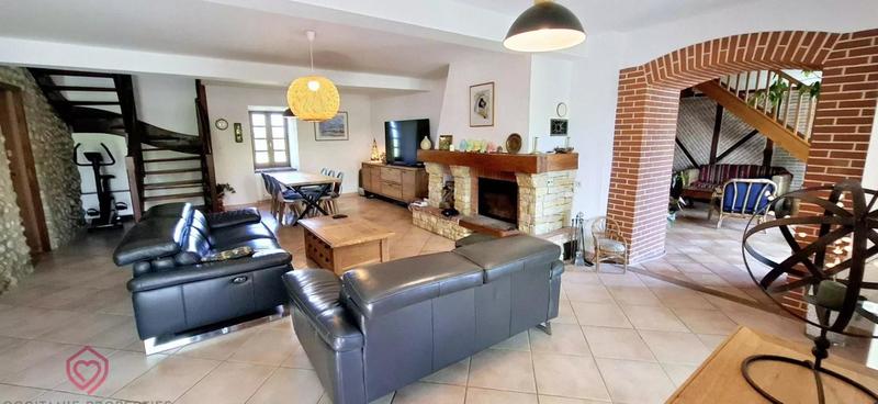 Propriété - 402 m² - 14 pièces