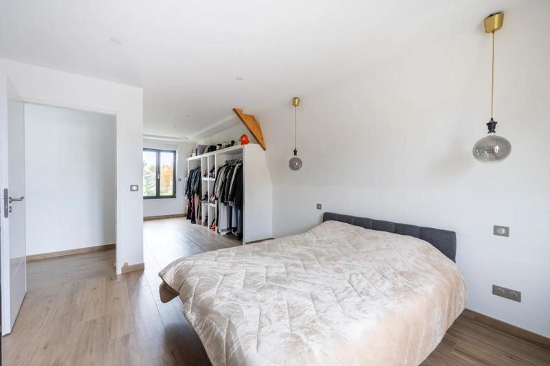 Maison - 168 m² - 8 pièces