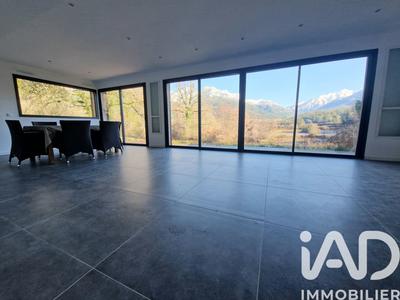 Maison - 310 m² - 8 pièces