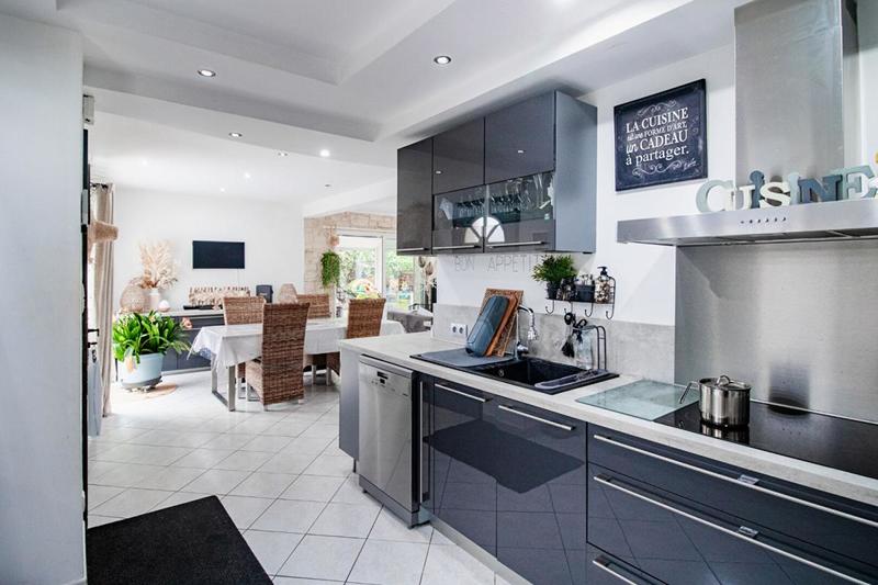 Maison - 123 m² - 8 pièces