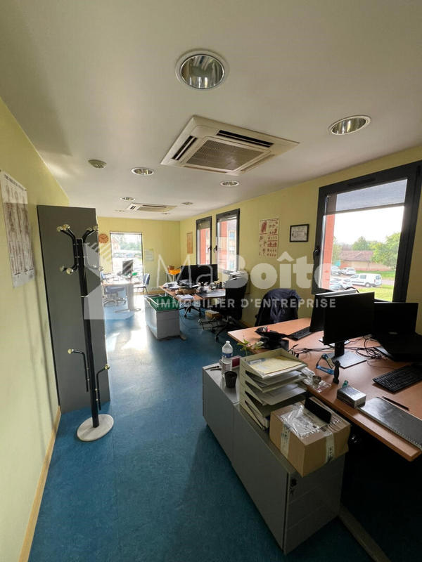 Local d'activité / Entrepôt - 2 590 m²