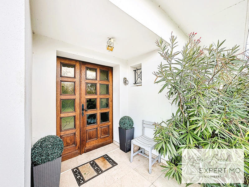 Maison - 240 m² - 10 pièces