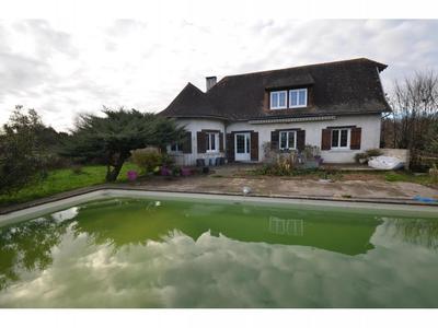 Maison - 210 m² - 6 pièces