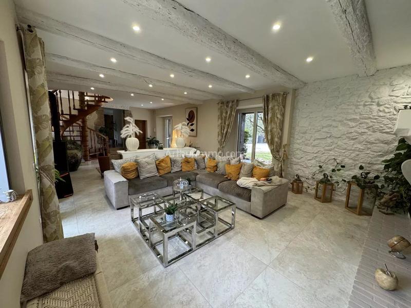 Maison - 230 m² - 8 pièces