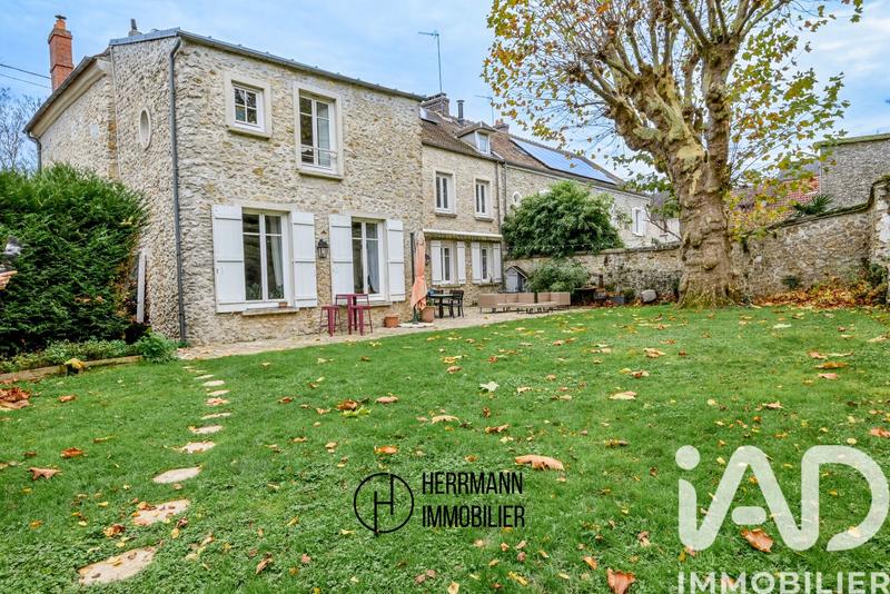 Maison - 300 m² - 8 pièces