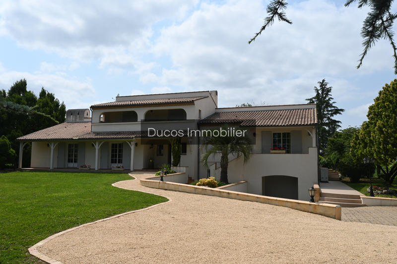 Maison - 240 m² - 7 pièces