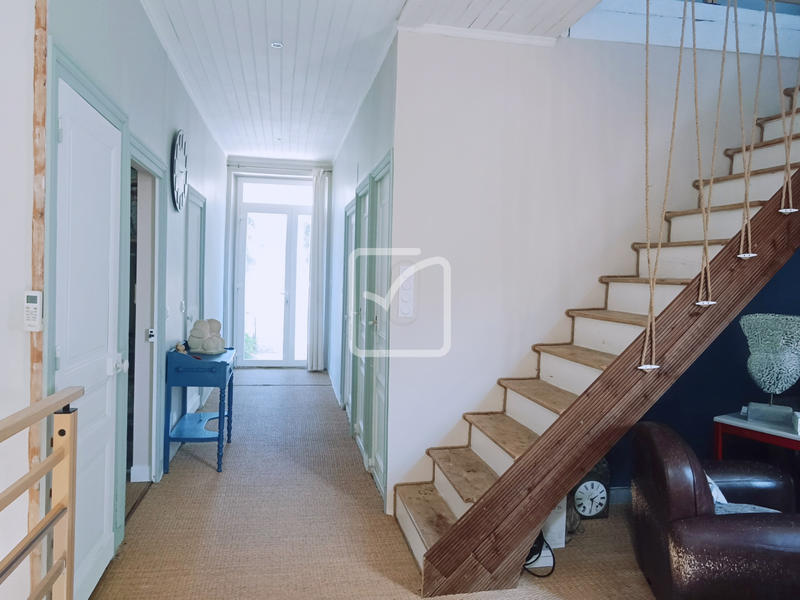 Maison - 203 m² - 6 pièces