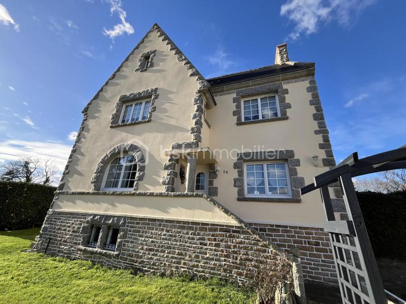 Demeure - 167 m² - 8 pièces