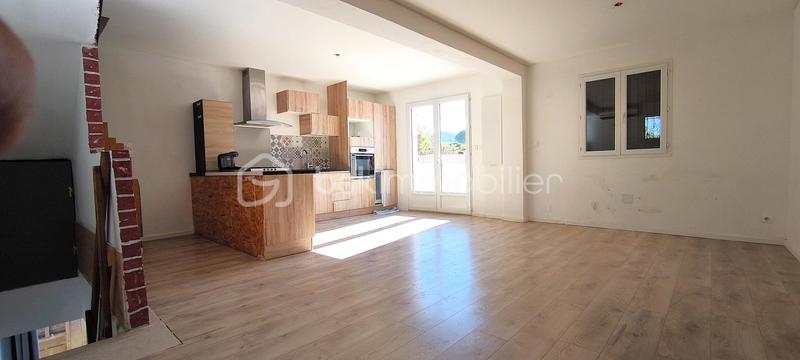 Maison - 104 m² - 4 pièces