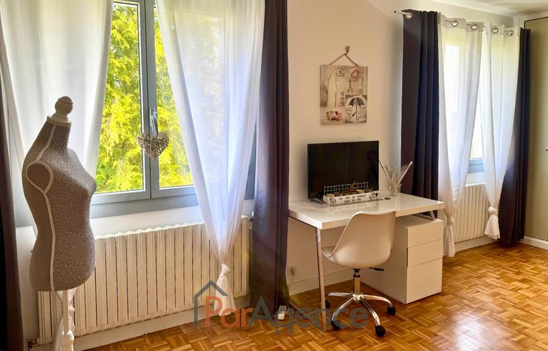 Maison - 290 m² - 9 pièces