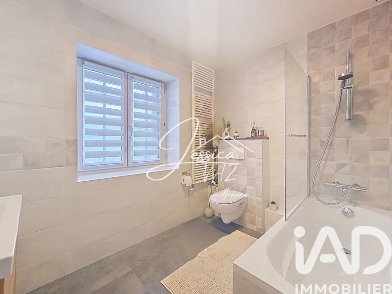 Maison - 180 m² - 9 pièces