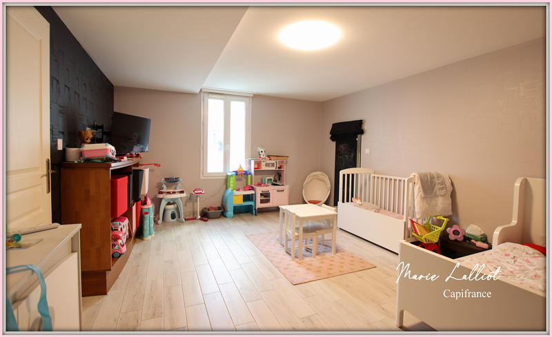 Maison - 360 m² - 10 pièces
