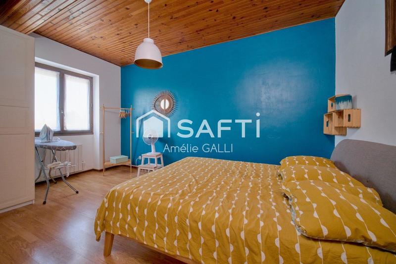 Maison - 242 m² - 9 pièces