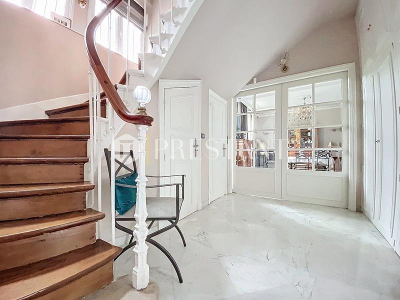 Maison - 300 m² - 9 pièces