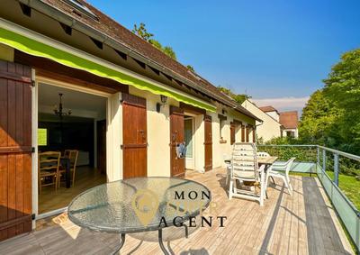 Maison - 171 m² - 9 pièces