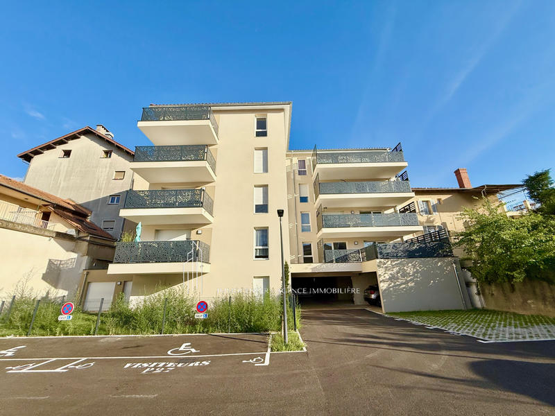 Appartement - 90 m² - 4 pièces