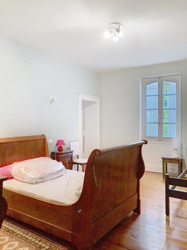 Maison - 300 m² - 12 pièces