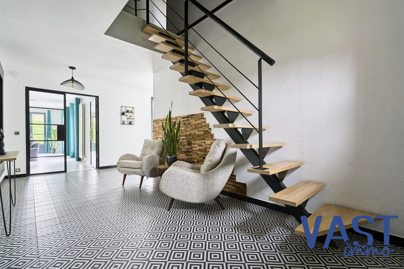 Maison - 217 m² - 6 pièces