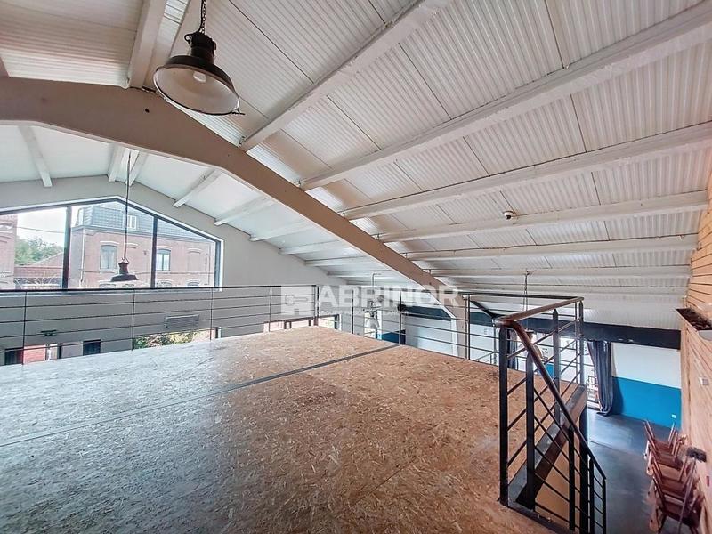 Services - 220 m² - 4 pièces