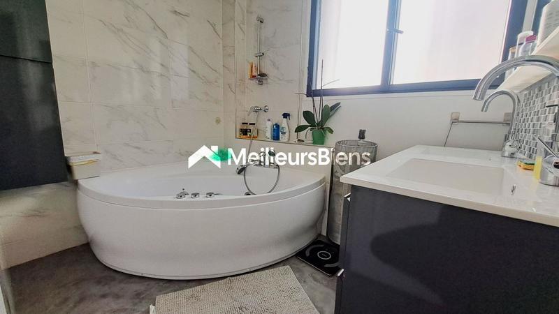 Maison - 219 m² - 8 pièces